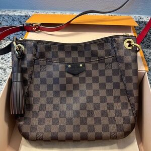 Louis Vuitton Brown Crossbody Bag with Damier Pattern and Adjustable Strap